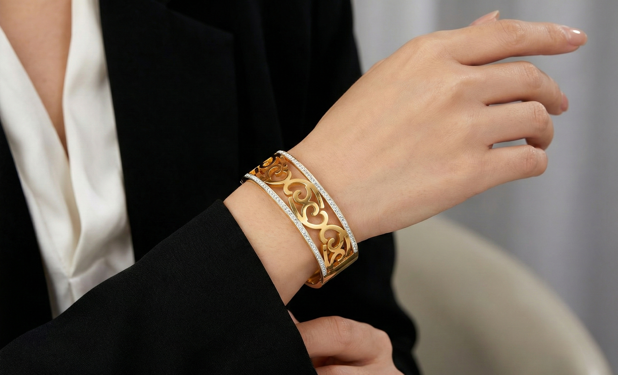 Cutwork Pattern Diamond Gold Bracelet image 3